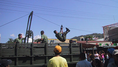 Soldados en el desfile de 20 de Noviembre, 2004 Soldados en el desfile de 20 de Noviembre, 2004