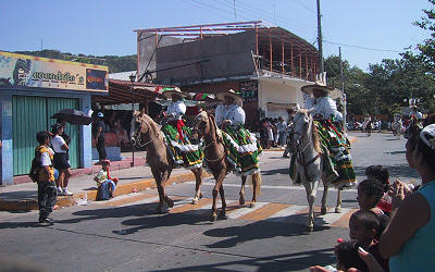 Charras y charros en el desfile de 20 de Noviembre, 2004 Charras y charros en el desfile de 20 de Noviembre, 2004