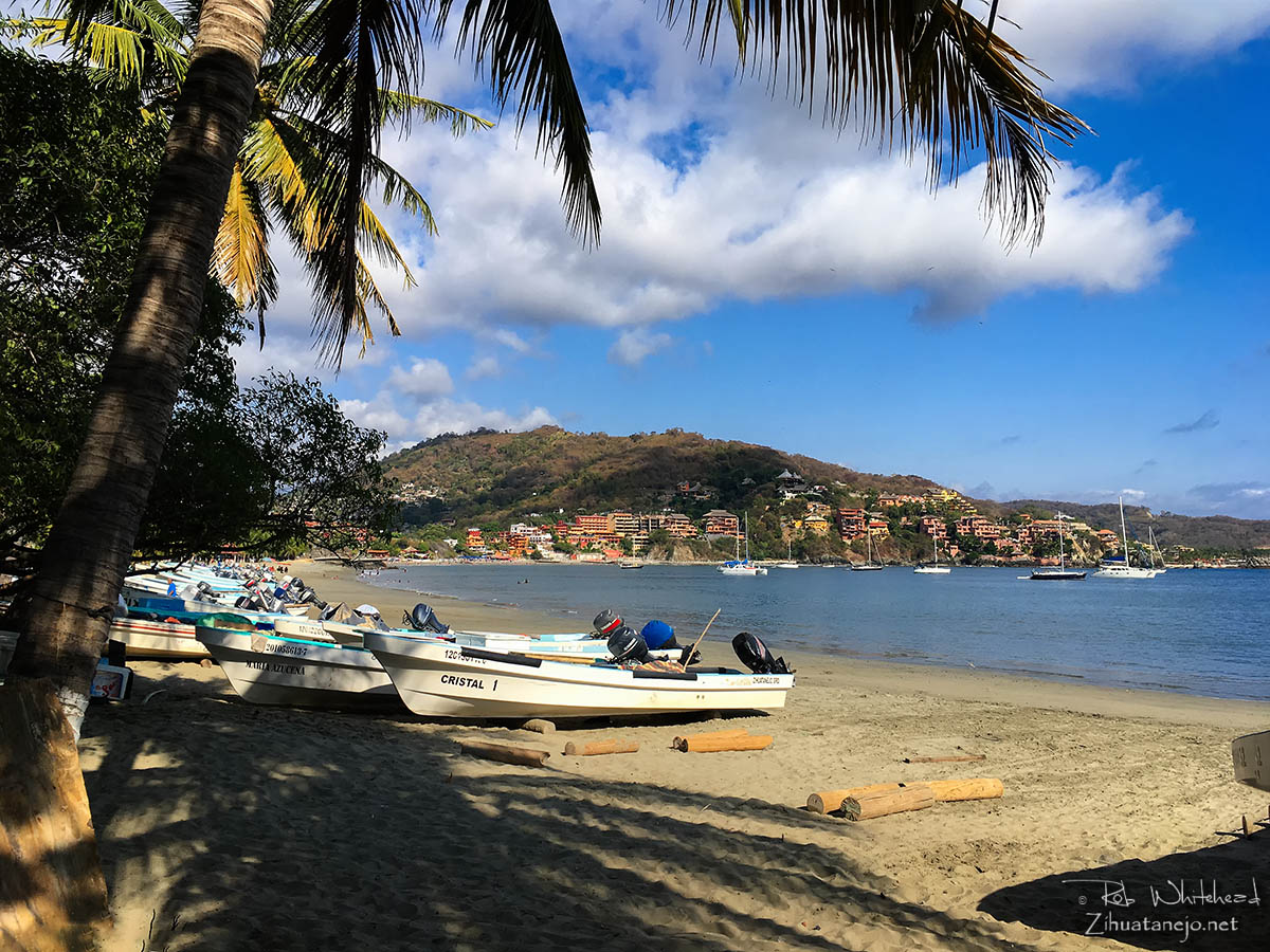 Pangas pesqueras en Playa Principal