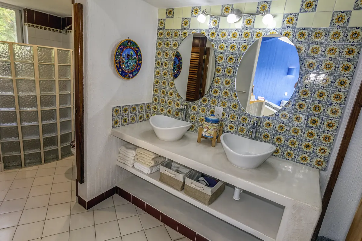 Baño principal - haz clic para agrandar Recámara y su estancia